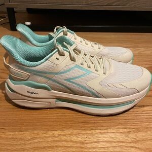Diadora Women's Athletic Shoes in Cream and Mint